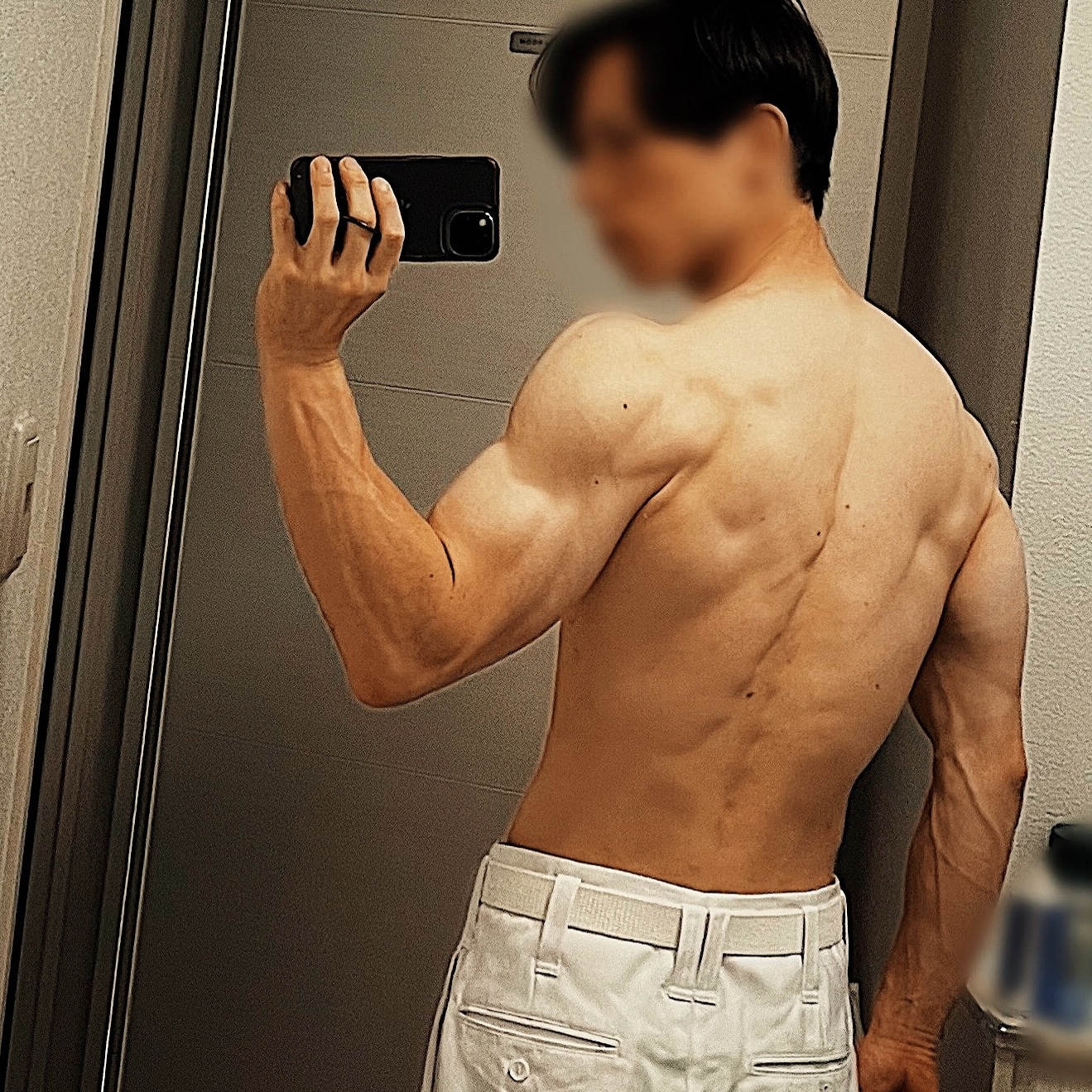 ジム不要！この背中は自宅で作った｜宅トレでもこれなら作れる。